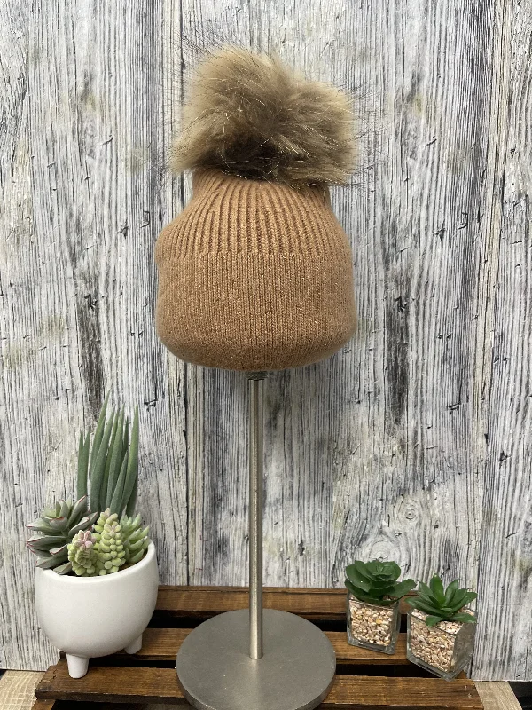 Knit HeavyweightKnitted Hat with Removable Faux Fur Pom Pom in Camel